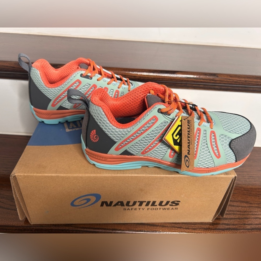 Nautilus Women’s Carbon Fiber Toe Slip-Resistant Work Athletic Shoe,6.5 Wide - Picture 6 of 16